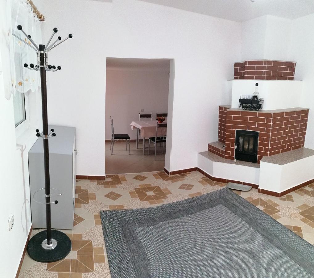 Ugralet Apartment Lunca de Sus ภายนอก รูปภาพ